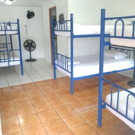 Buena Nota Hostel Jacó Esterno foto