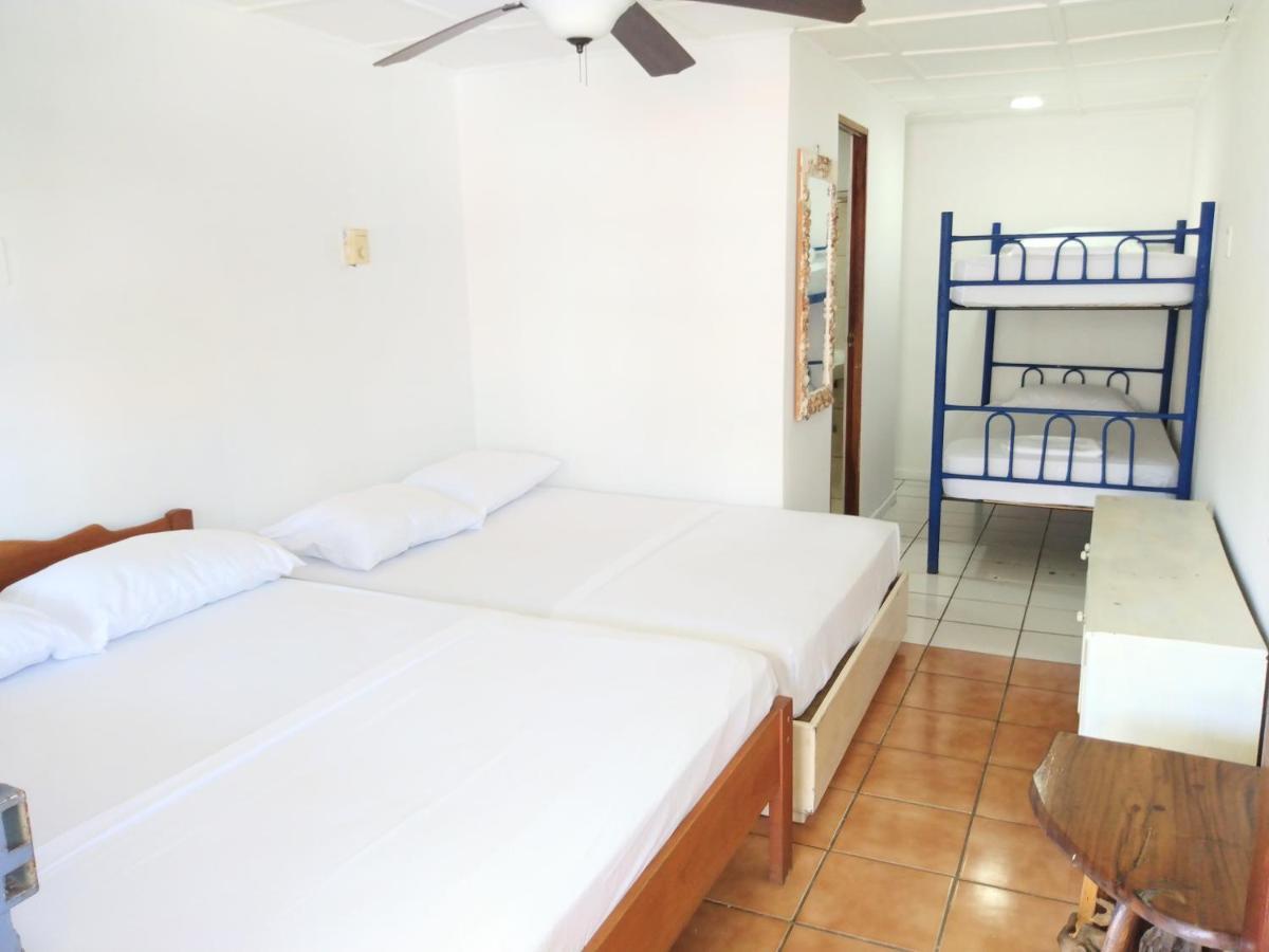 Buena Nota Hostel Jacó Esterno foto
