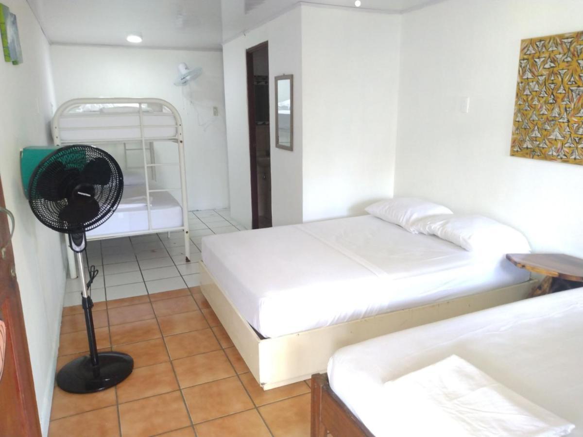 Buena Nota Hostel Jacó Esterno foto