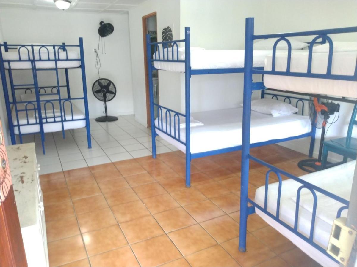 Buena Nota Hostel Jacó Esterno foto