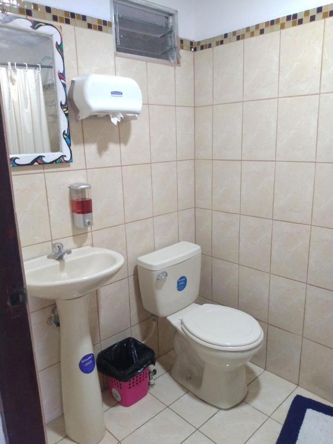 Buena Nota Hostel Jacó Esterno foto