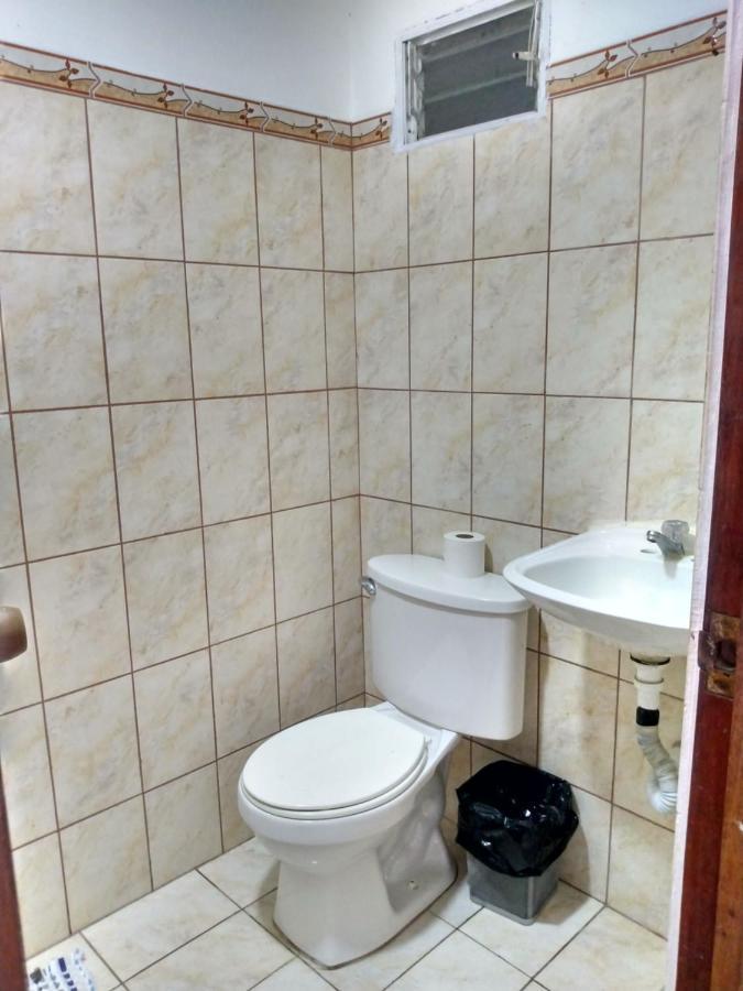 Buena Nota Hostel Jacó Esterno foto