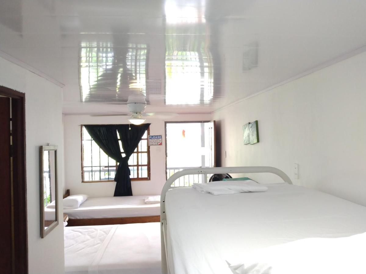 Buena Nota Hostel Jacó Esterno foto