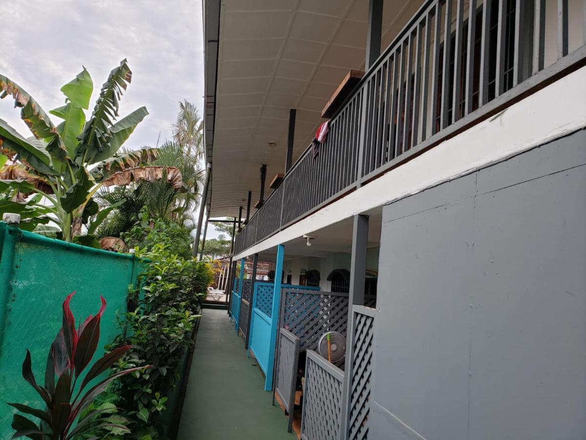 Buena Nota Hostel Jacó Esterno foto