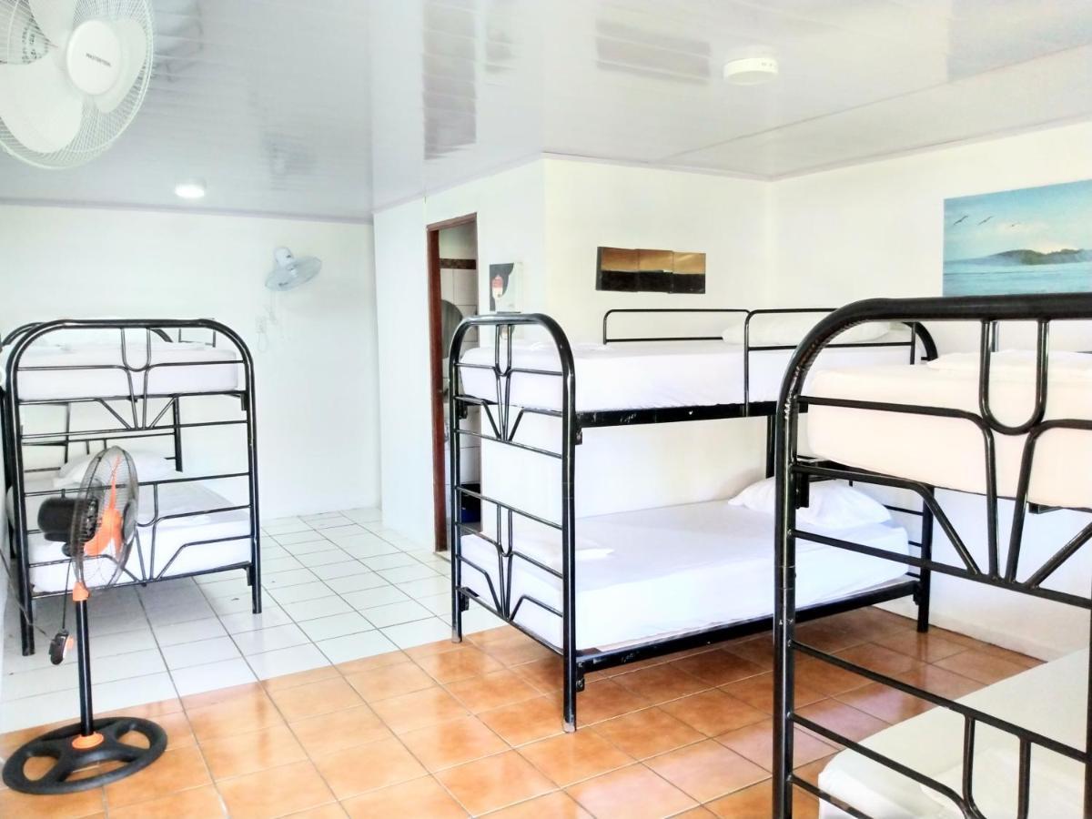 Buena Nota Hostel Jacó Esterno foto
