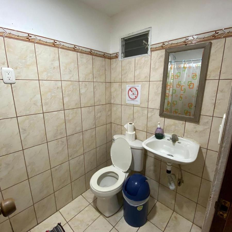 Buena Nota Hostel Jacó Esterno foto